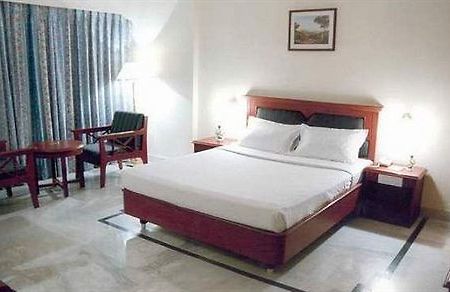 Hotel The Vijay Park à Chennai Extérieur photo